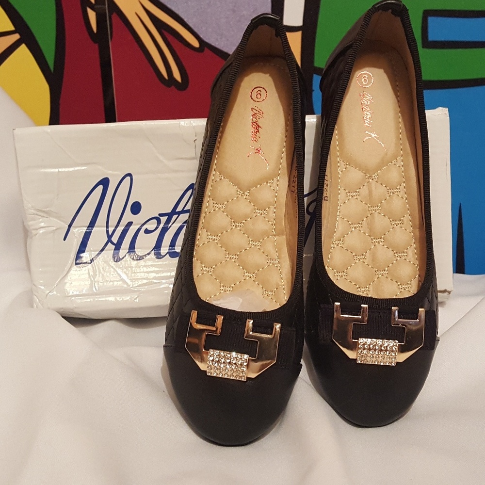 ⬇️ Victoria K Quilted Ballet Flats Gold Buckle Size 6